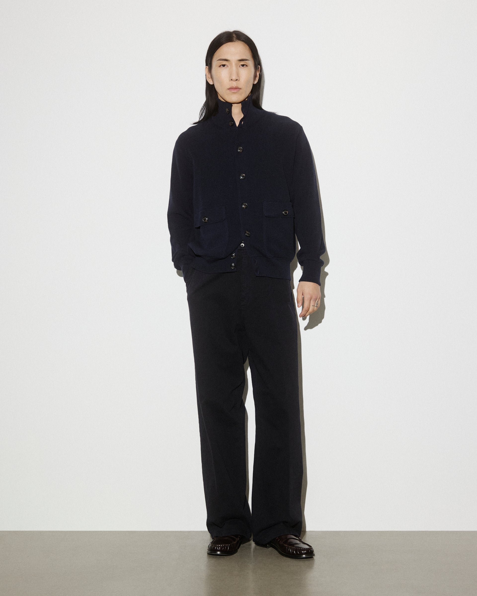 Giubbotto Valstarino in filato di cotone crepe realizzato in mezza maglia inglese. Blu - Blu scuro