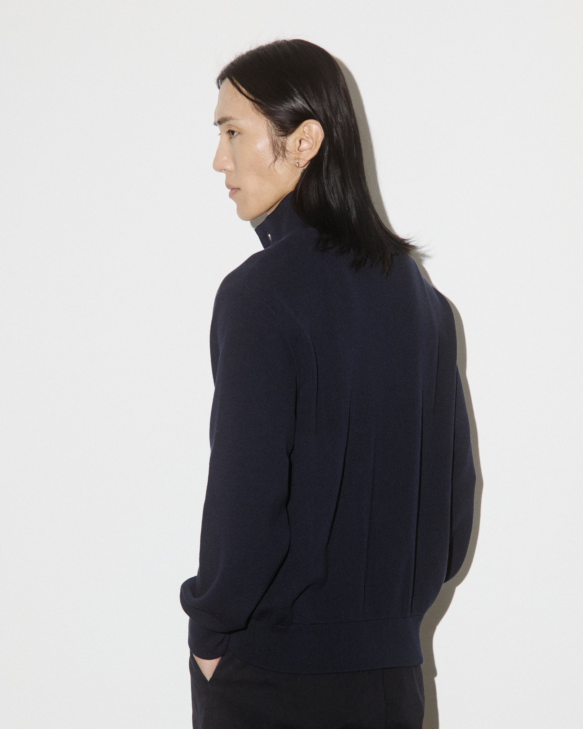 Giubbotto Valstarino in filato di cotone crepe realizzato in mezza maglia inglese. Blu - Blu scuro