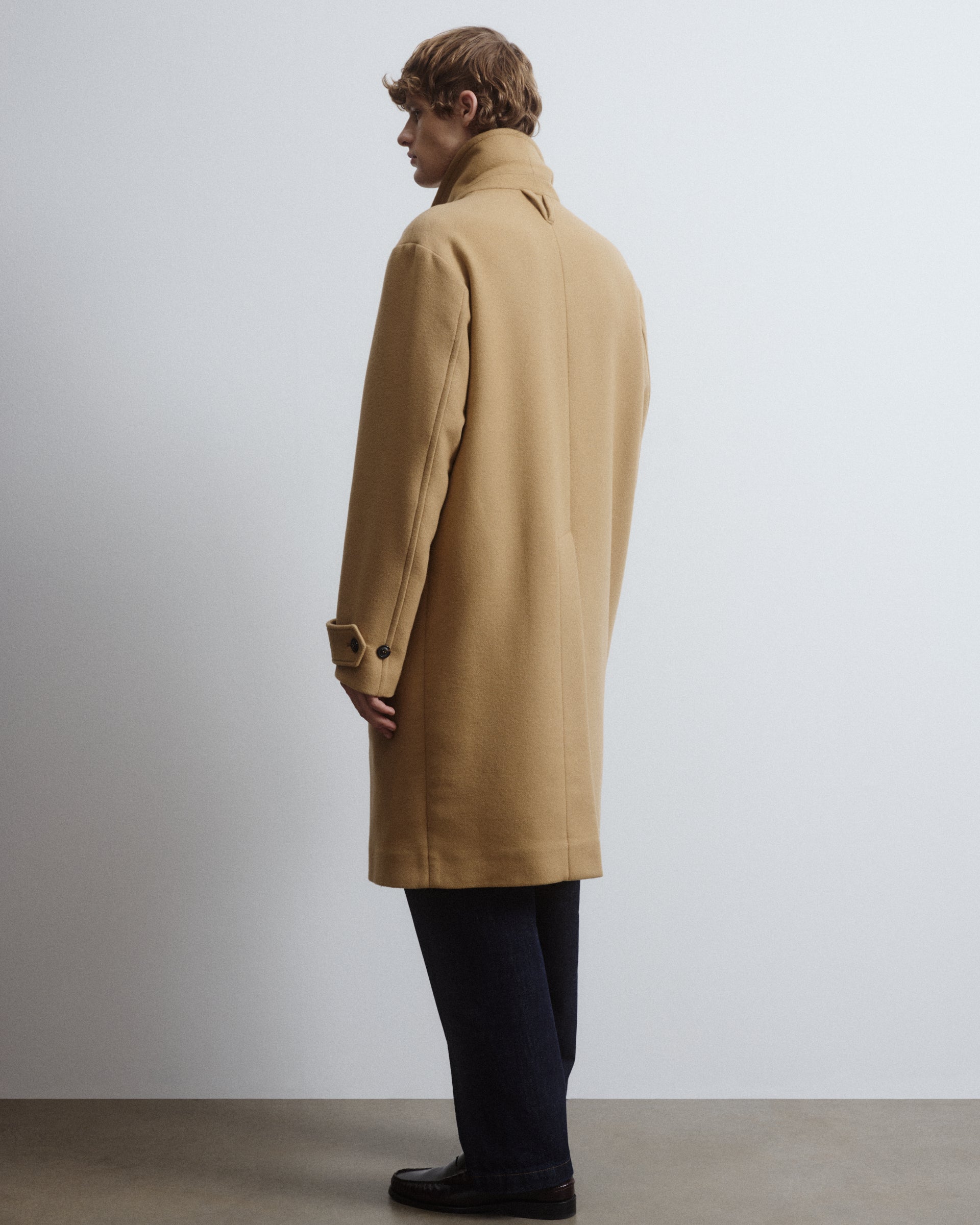 Ivy double-breasted coat in virgin wool felt, unlined. Beige - Camel