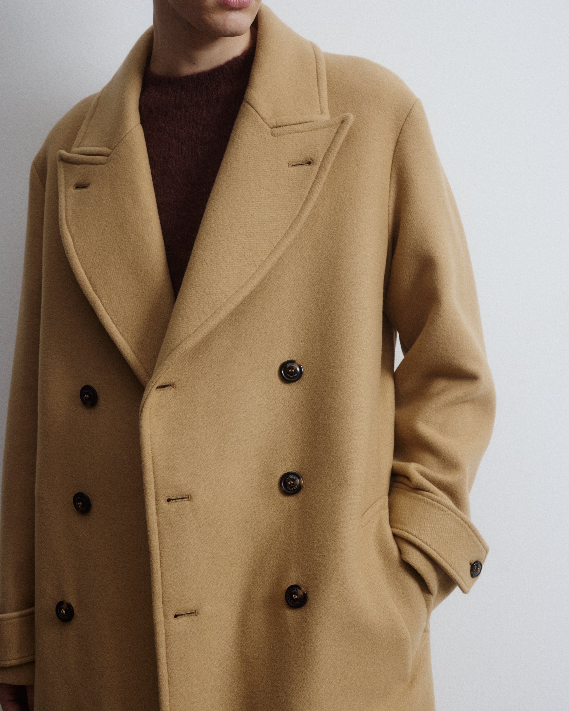Ivy double-breasted coat in virgin wool felt, unlined. Beige - Camel