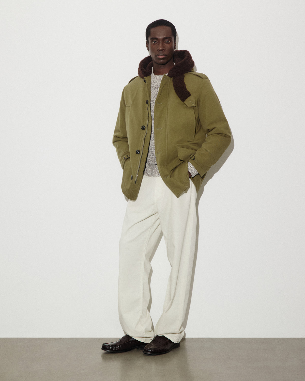 Parka Livingstone in cotone organico water repellent con interno cappuccio in pelliccetta di misto lana. Verde - Cardamomo