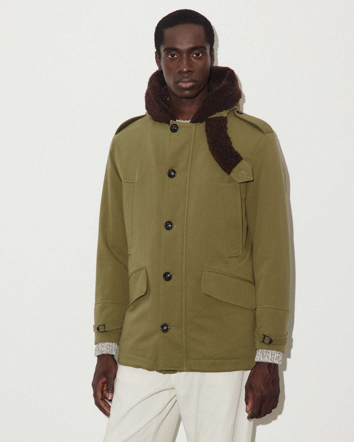 Parka Livingstone in cotone organico water repellent con interno cappuccio in pelliccetta di misto lana. Verde - Cardamomo