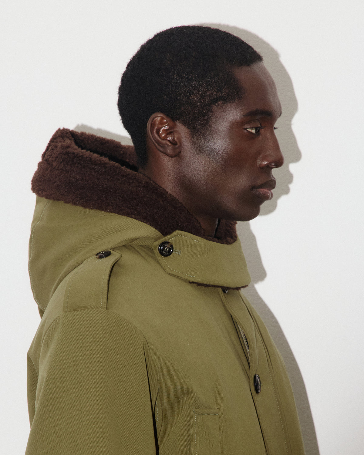 Parka Livingstone in cotone organico water repellent con interno cappuccio in pelliccetta di misto lana. Verde - Cardamomo