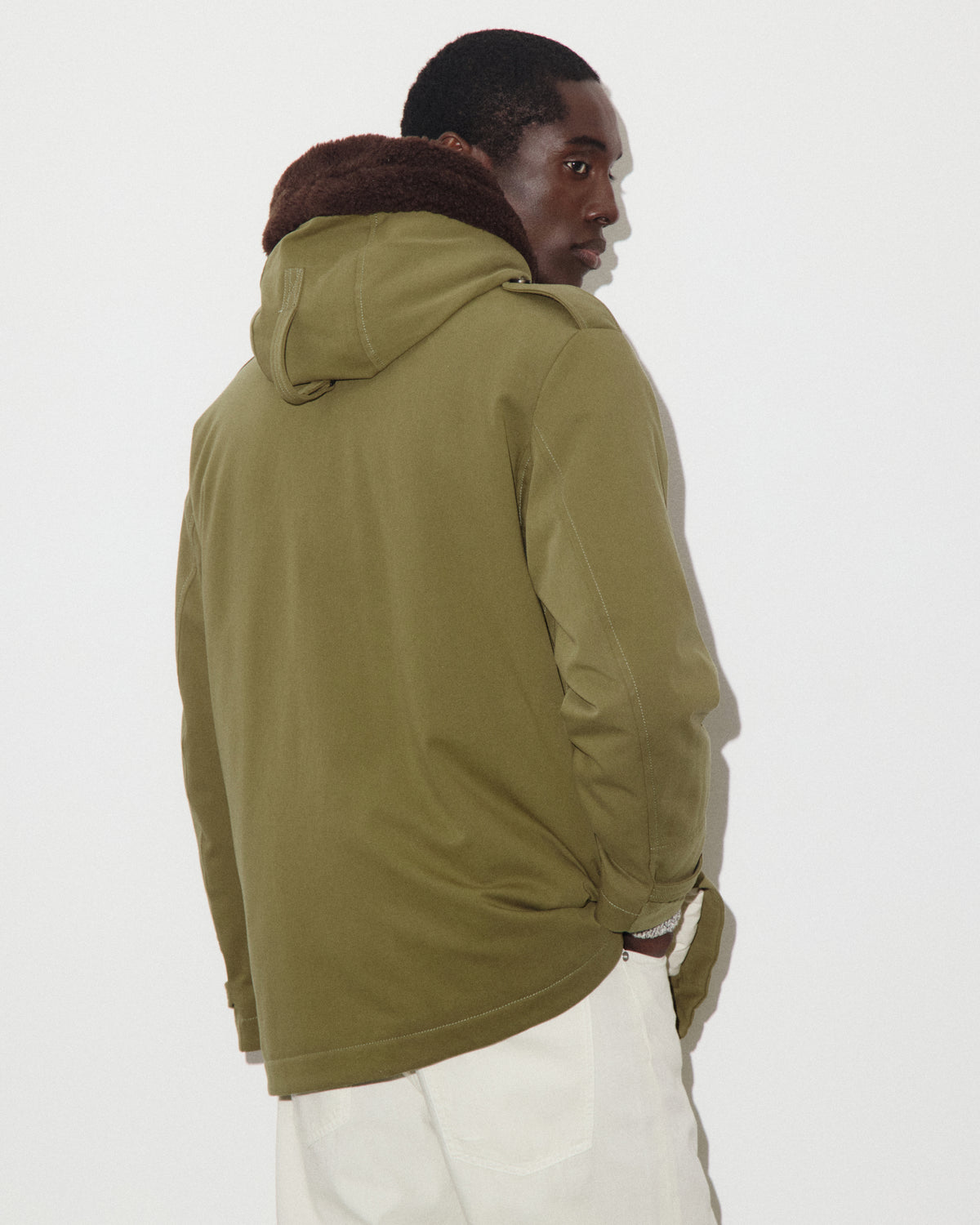 Parka Livingstone in cotone organico water repellent con interno cappuccio in pelliccetta di misto lana. Verde - Cardamomo