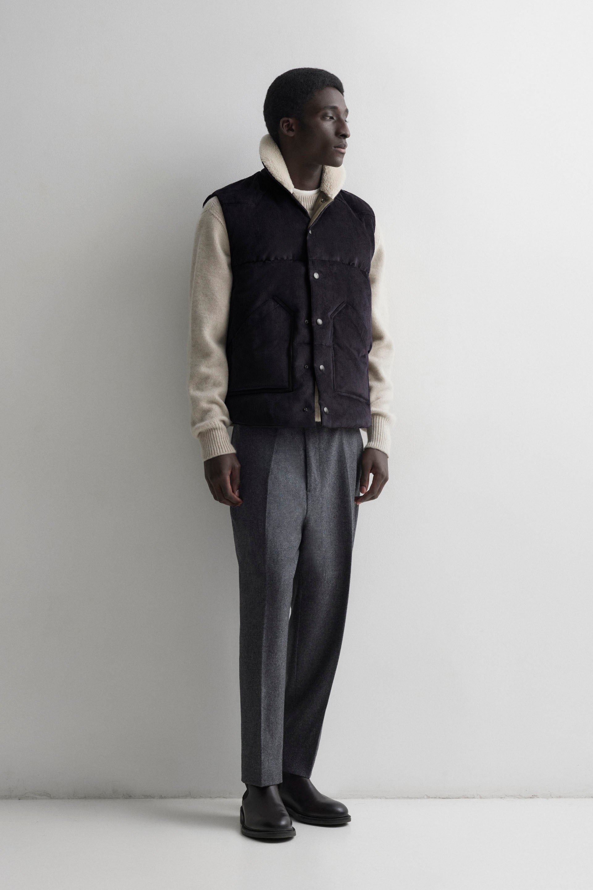 Goose down vest in suede leather with shearling collar. Blue - Navy