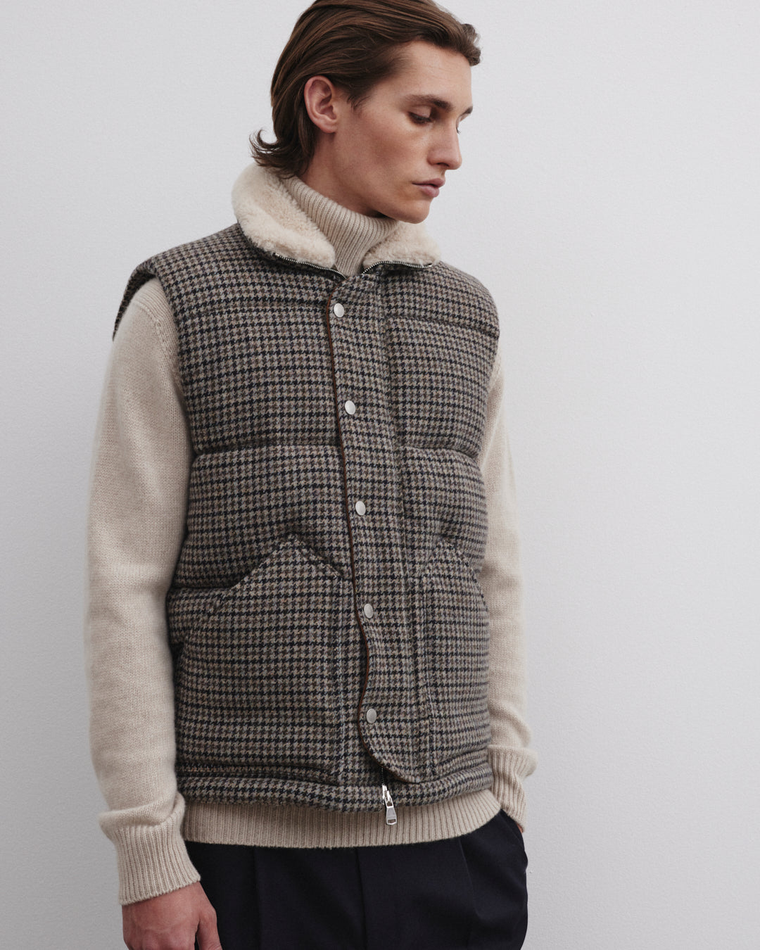 Smanicato Oscar in pura lana vergine fantasia Pied de Poule con collo in montone, imbottito. Grigio - Ecru/black/azz