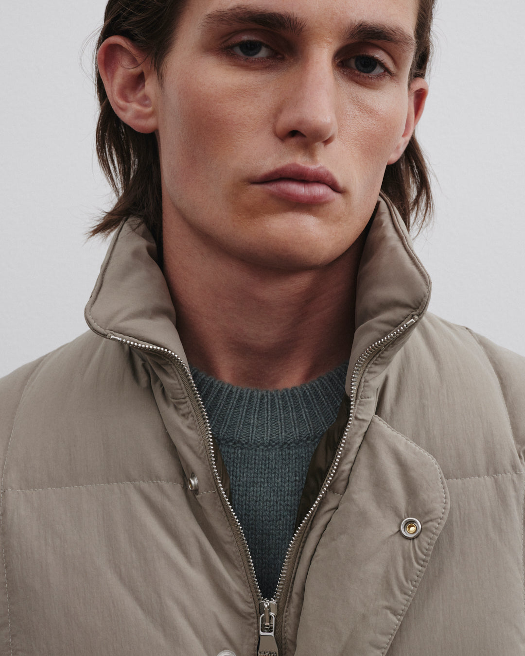 Smanicato Oliver in tessuto tecnico water repellent, imbottito in piuma. Beige - Sughero