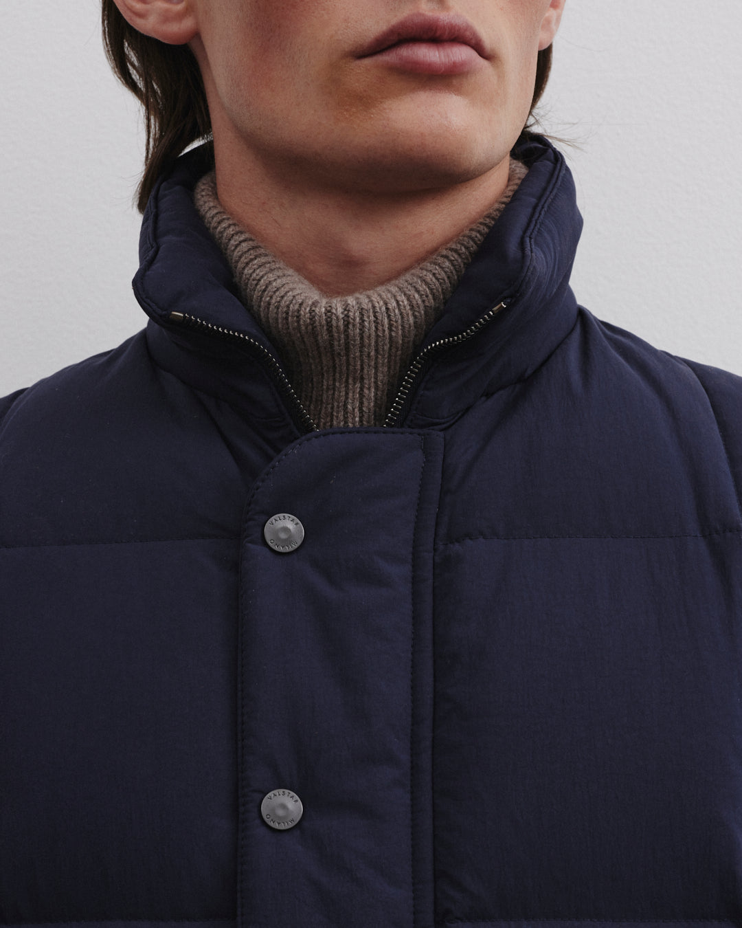 Smanicato Oliver in tessuto tecnico water repellent, imbottito in piuma. Blu - Navy