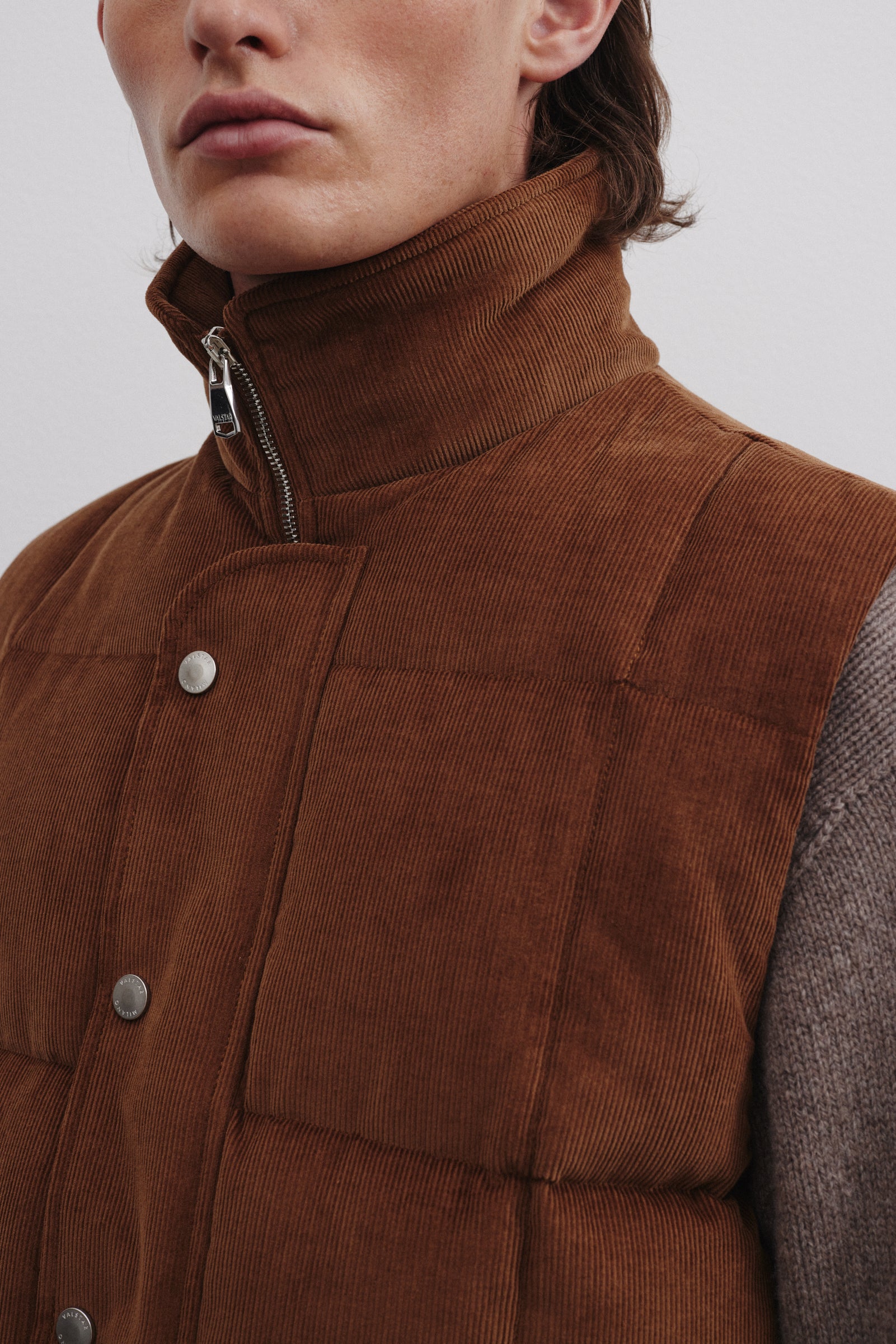 Oliver goose down vest in cotton corduroy. Brown - Sandal