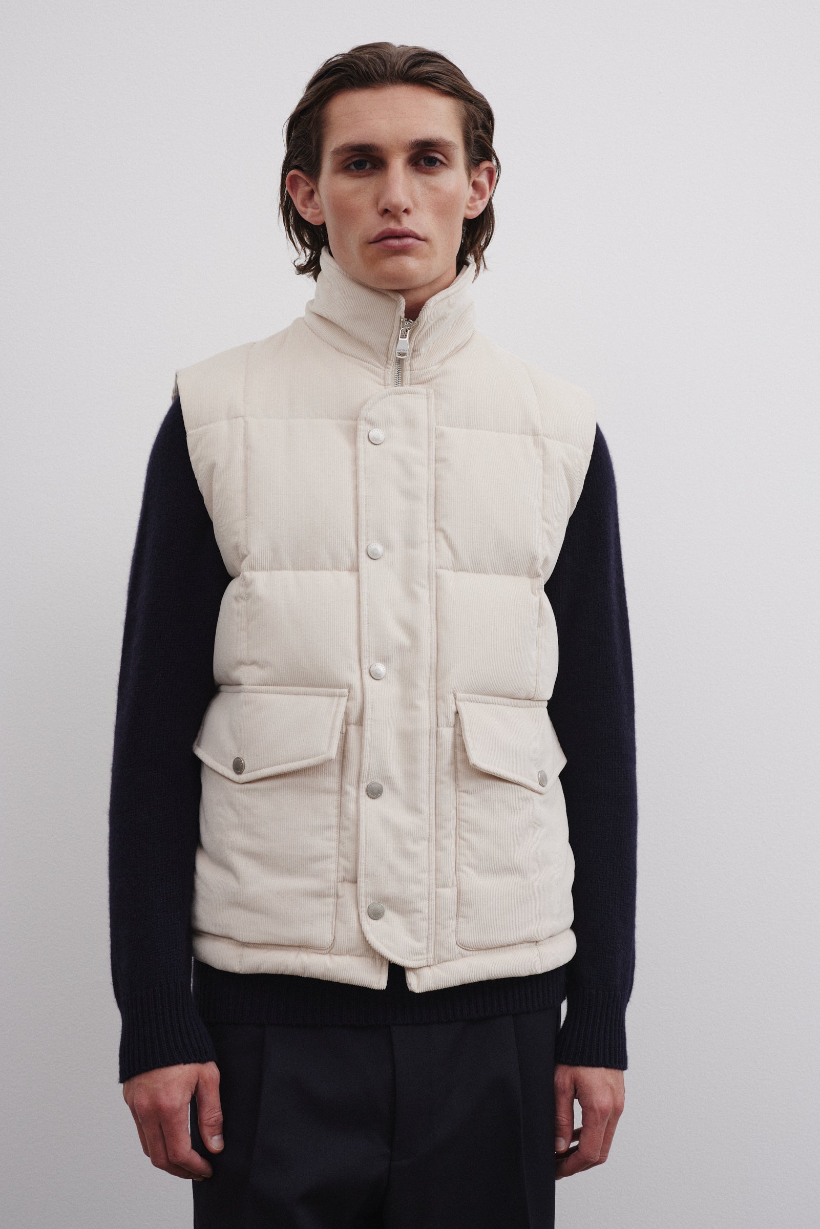 Oliver goose down vest in cotton corduroy. Cream - Dust