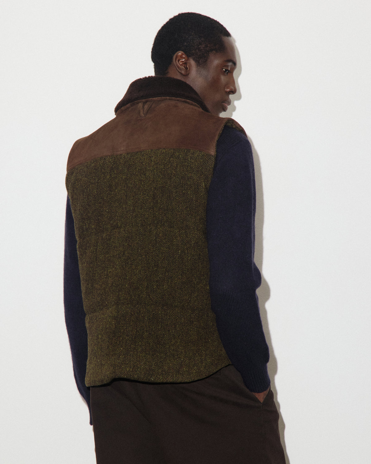 Smanicato Alan in pura lana vergine fantasia broken twill e contrasti in suede e montone, imbottito. Verde - Militare/Tabacco