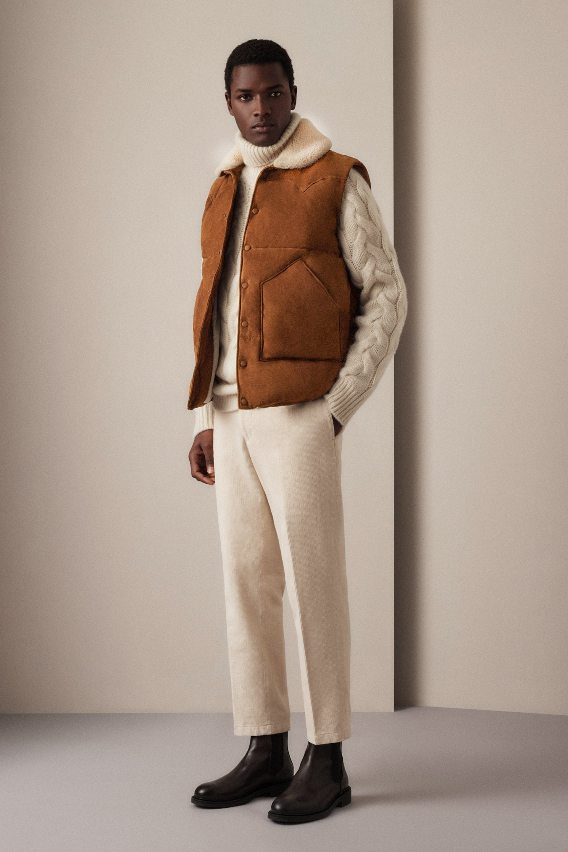 Down padded vest in suede leather whit shearling collar. Brown - Sanda