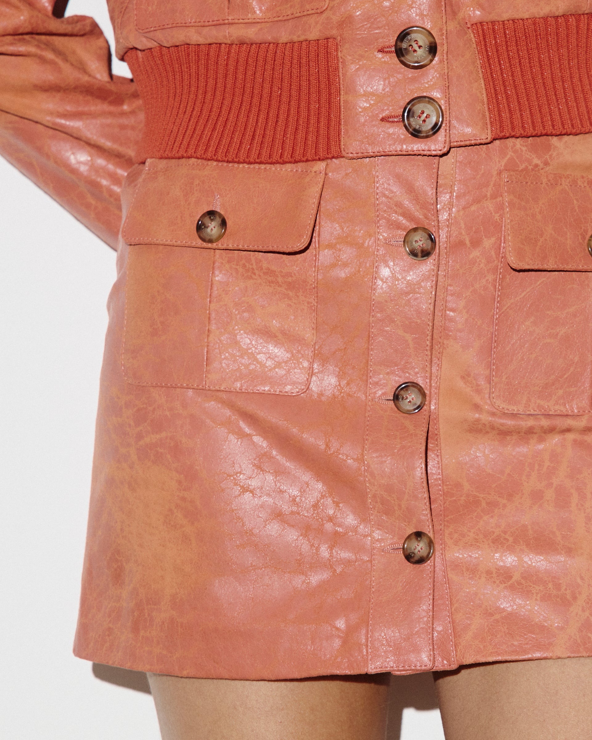 DONNA-MINIGONNA ( VALSTARINA ) IN NAPPA CRACK, FODERATA - Chili