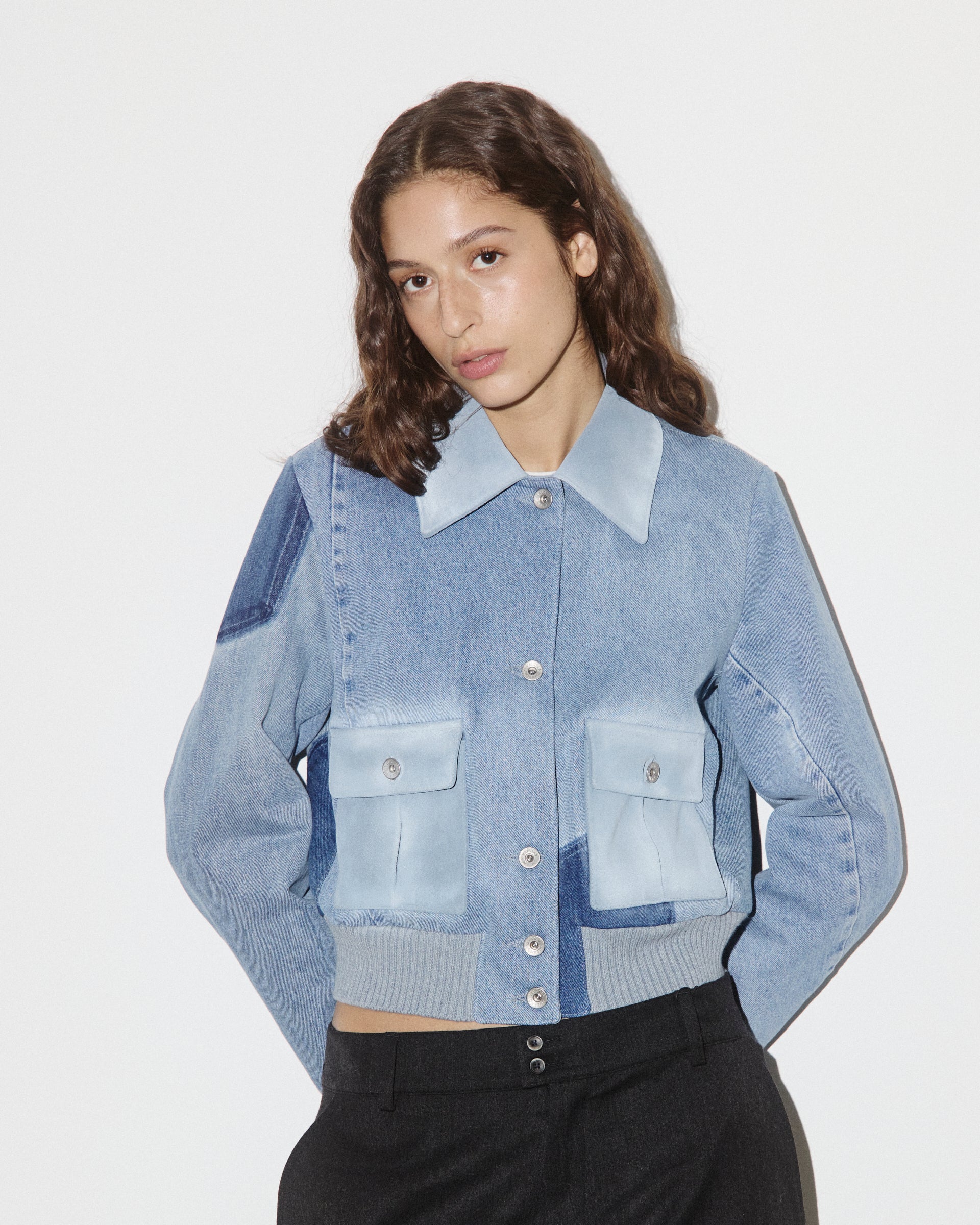 DONNA-VALSTARINO CROPPED CON BOTTONI IN DENIM, DETTAGLI IN CROSTA,  BORDI FONDO E POLSI SMACCHINATI, FODERATO - Denim