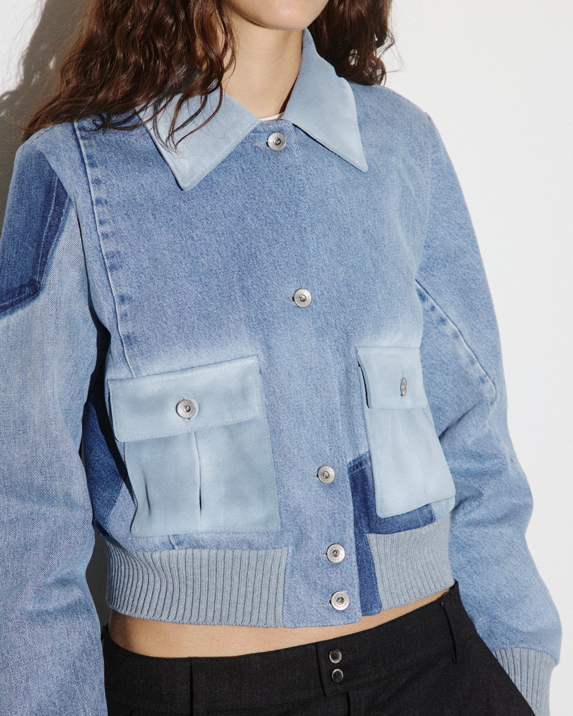 DONNA-VALSTARINO CROPPED CON BOTTONI IN DENIM, DETTAGLI IN CROSTA,  BORDI FONDO E POLSI SMACCHINATI, FODERATO - Denim