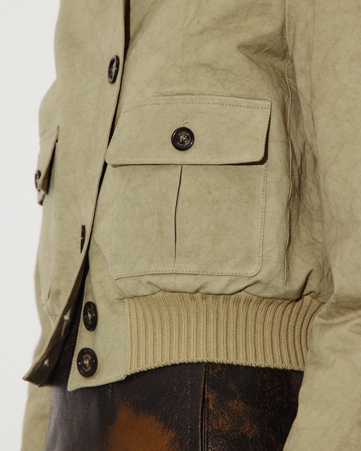 Giubbotto Valstarino cropped in twill di cotone con collo in nappa crackle, imbottito. Beige - Jute