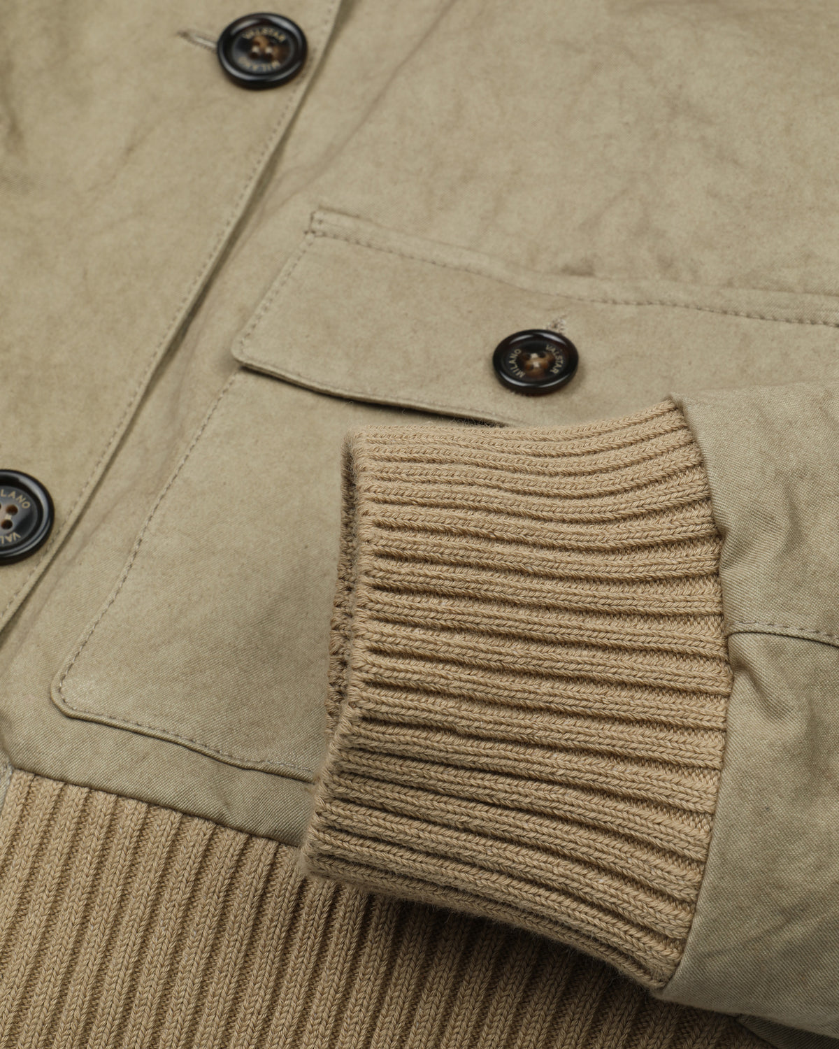 Giubbotto Valstarino cropped in twill di cotone con collo in nappa crackle, imbottito. Beige - Jute