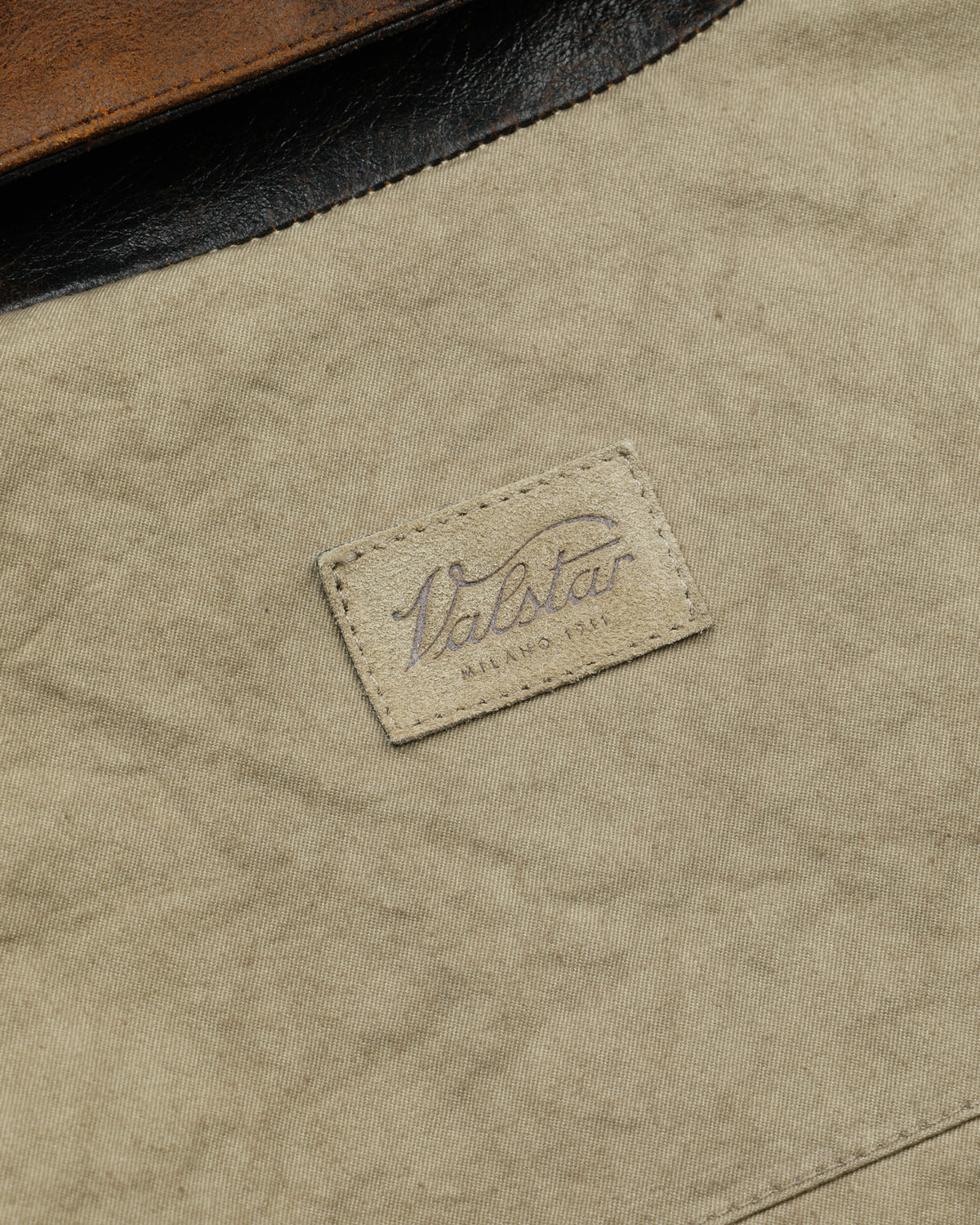 Giubbotto Valstarino cropped in twill di cotone con collo in nappa crackle, imbottito. Beige - Jute