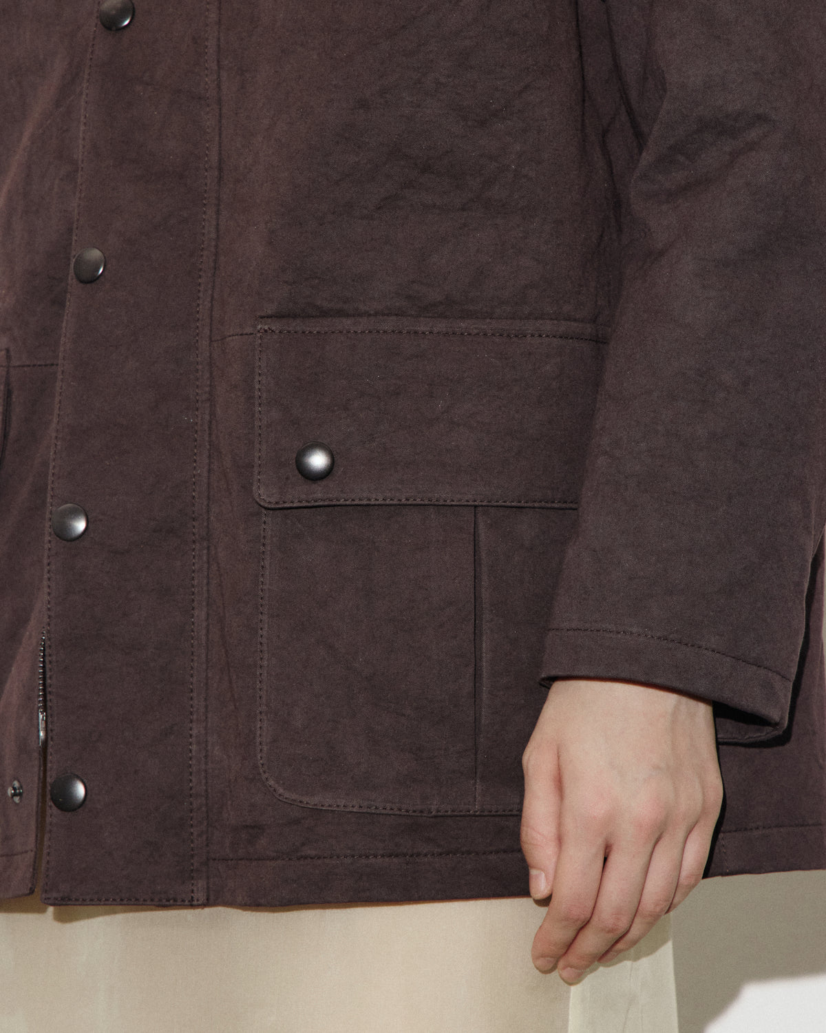 Hunter jacket in twill di cotone in twill di cotone con collo in nappa crackle, imbottita. Marrone - Fondente
