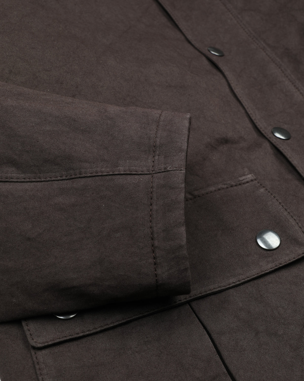 Hunter jacket in twill di cotone in twill di cotone con collo in nappa crackle, imbottita. Marrone - Fondente