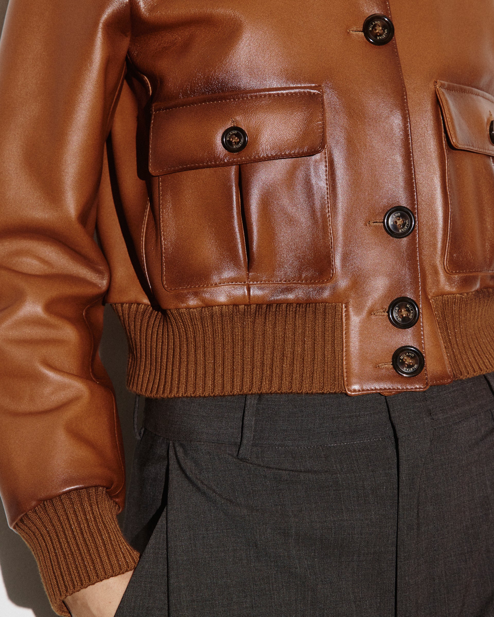 DONNA-VALSTARINO CROPPED CON BOTTONI IN NAPPA, BORDI FONDO E POLSI IN MAGLIA, FODERATO - Cognac