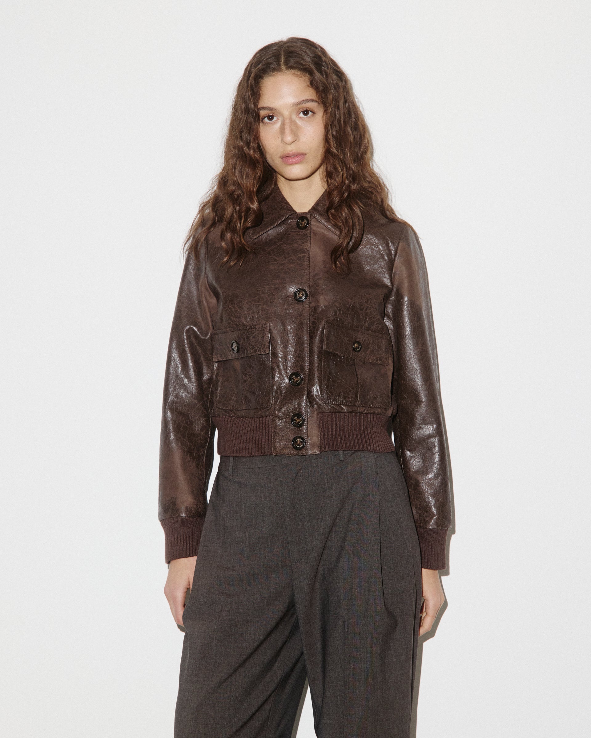 Giubbotto Valstarino cropped in nappa craquelé effetto vintage, foderato. Marrone - Brown