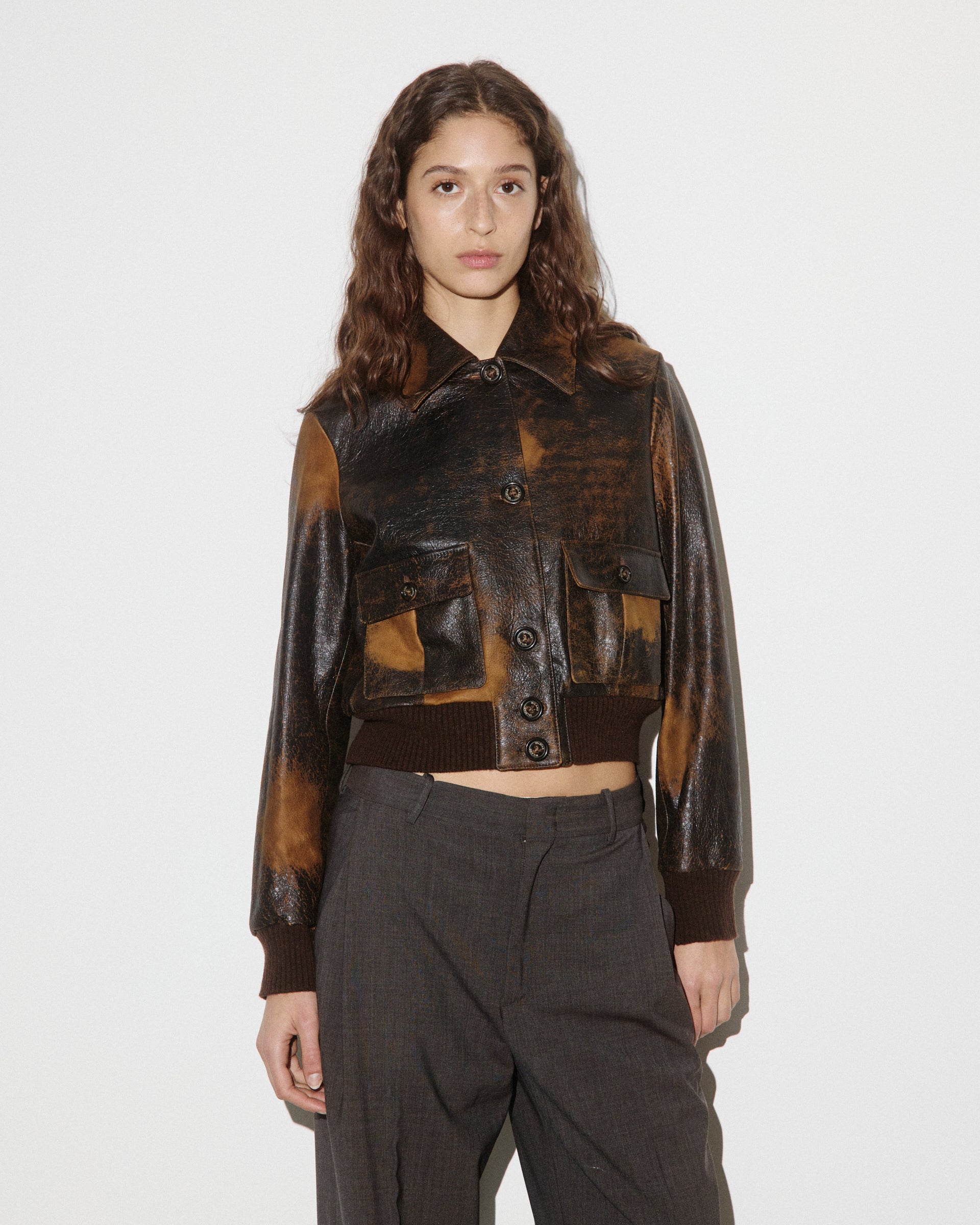 Giubbotto Valstarino cropped in nappa craquelé effetto vintage, foderato. Marrone - Moro