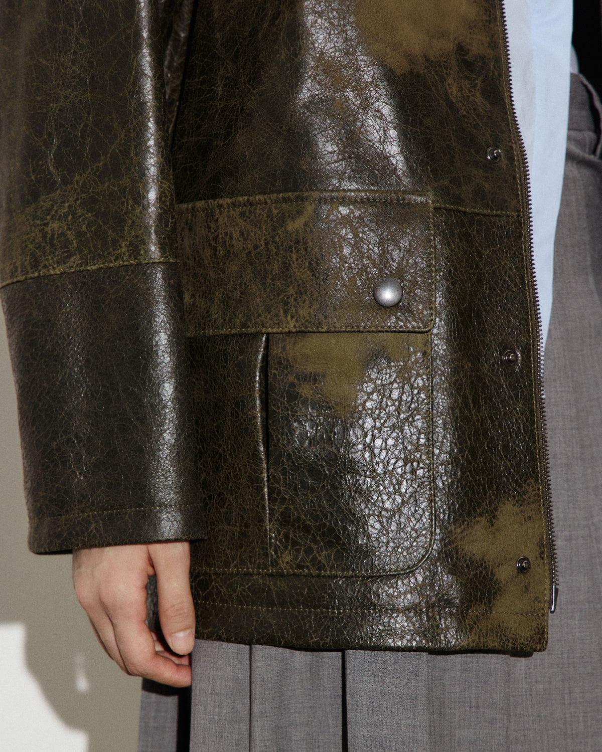 Giubbotto in nappa crackle effetto vintage con collo in heavy suede, foderato. Verde - Caccia