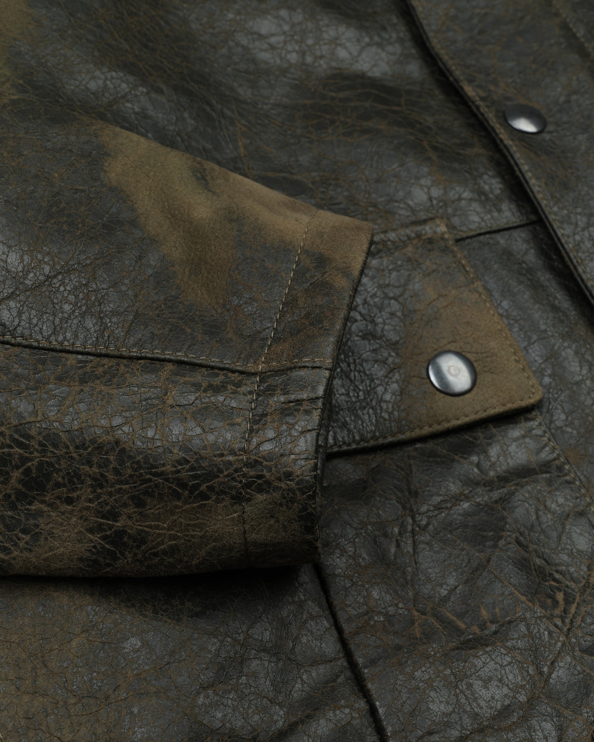 Giubbotto in nappa crackle effetto vintage con collo in heavy suede, foderato. Verde - Caccia