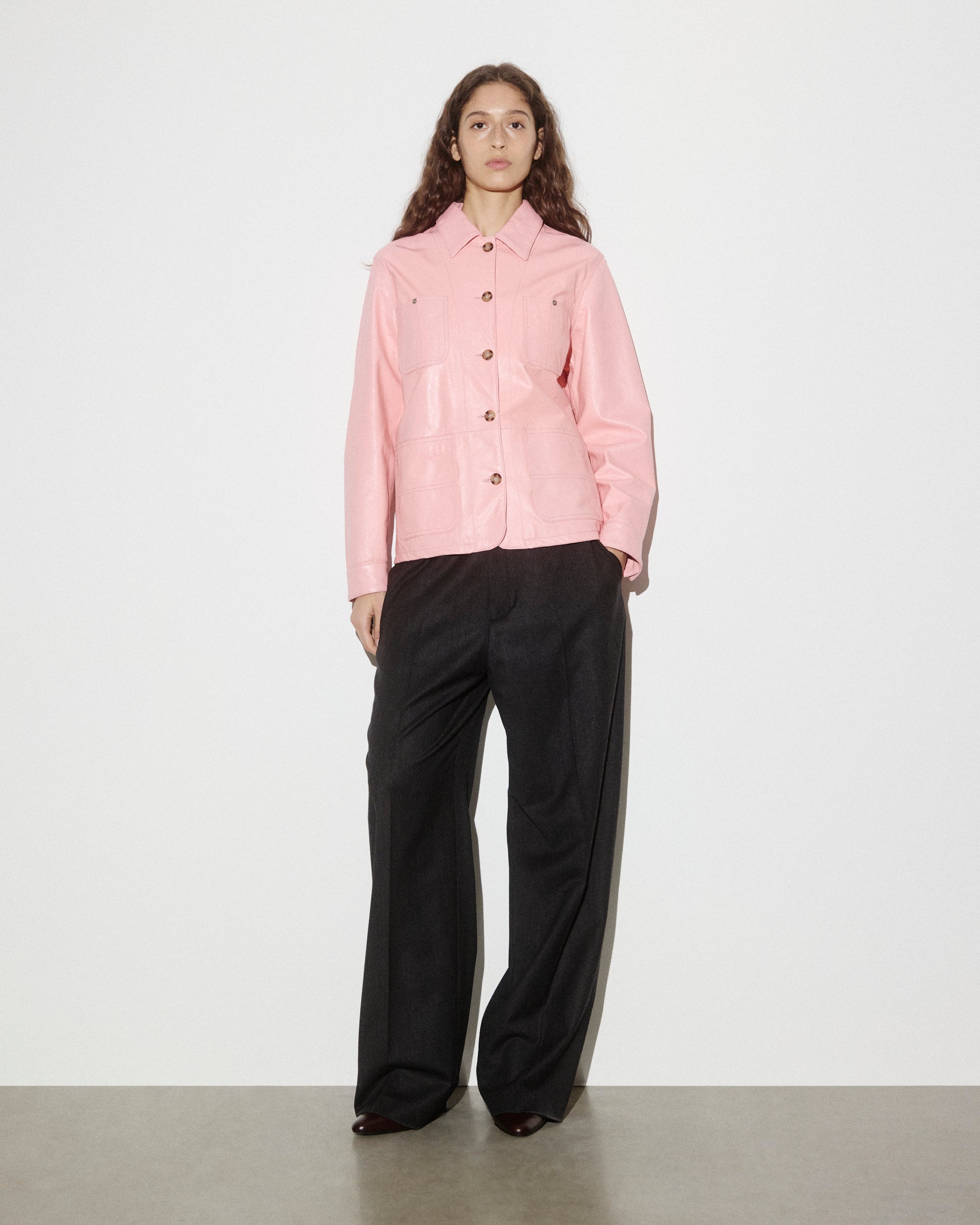 Giubbotto overshirt boxy in pelle verniciata, foderato. Rosa - Rosa shrimp