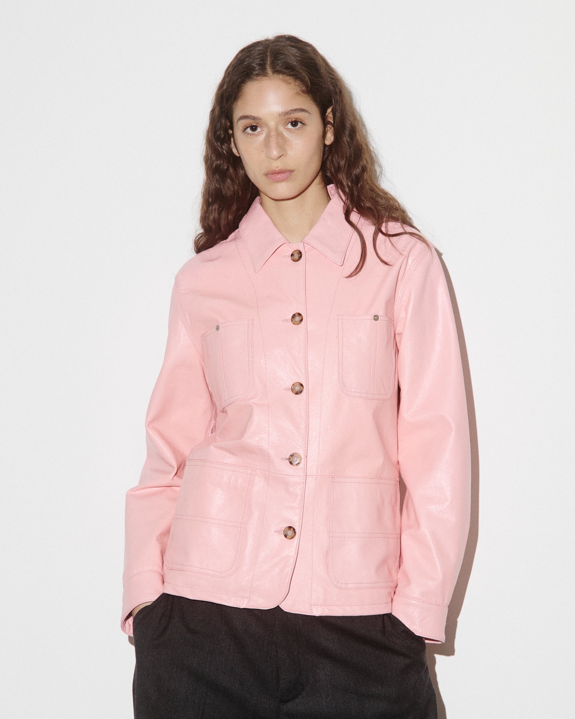 Giubbotto overshirt boxy in pelle verniciata, foderato. Rosa - Rosa shrimp