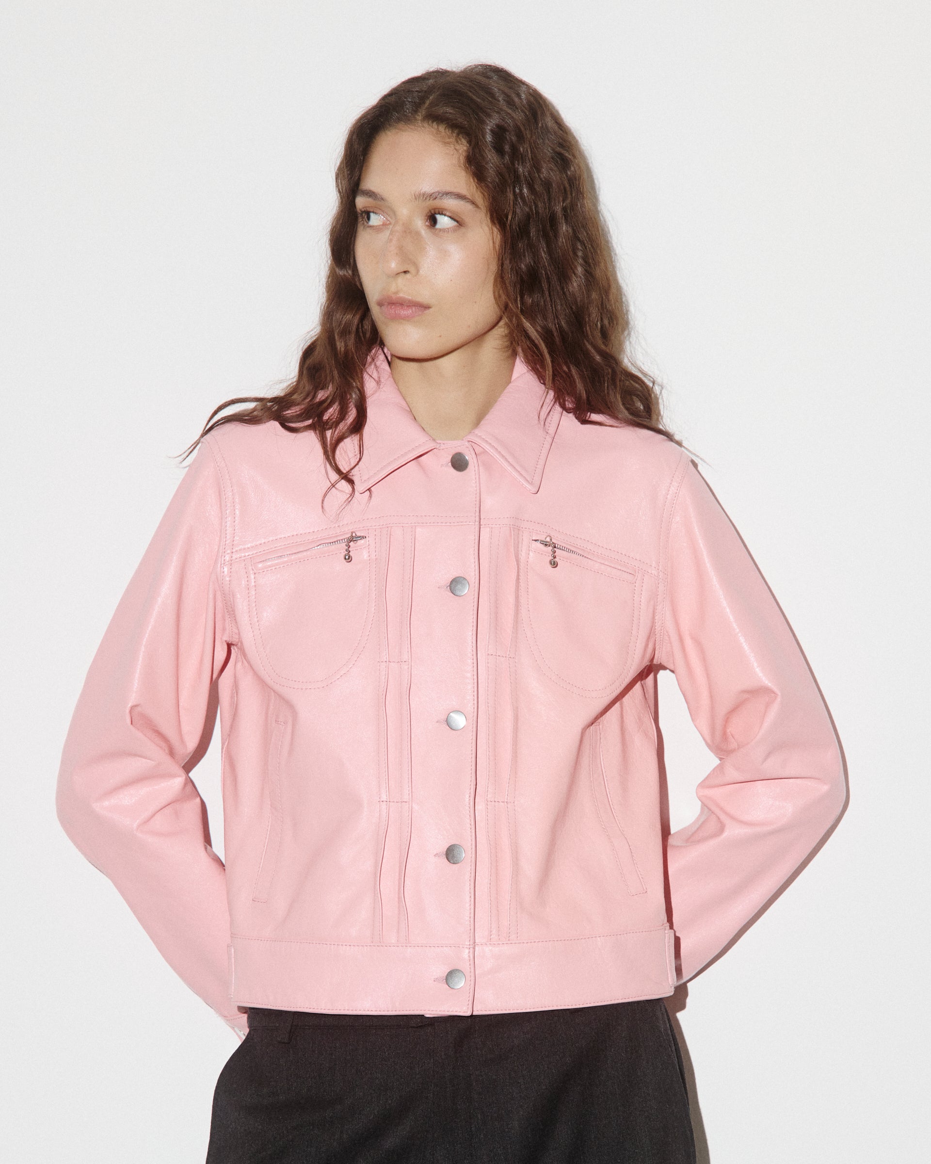 Giubbotto trucker in pelle verniciata, foderato. Rosa - Rosa shrimp