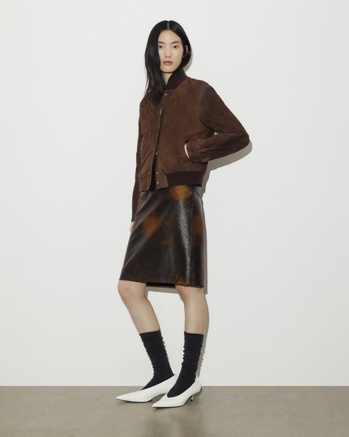 Giubbotto bomber cropped in light suede effetto vintage, imbottito. Marrone - Brown