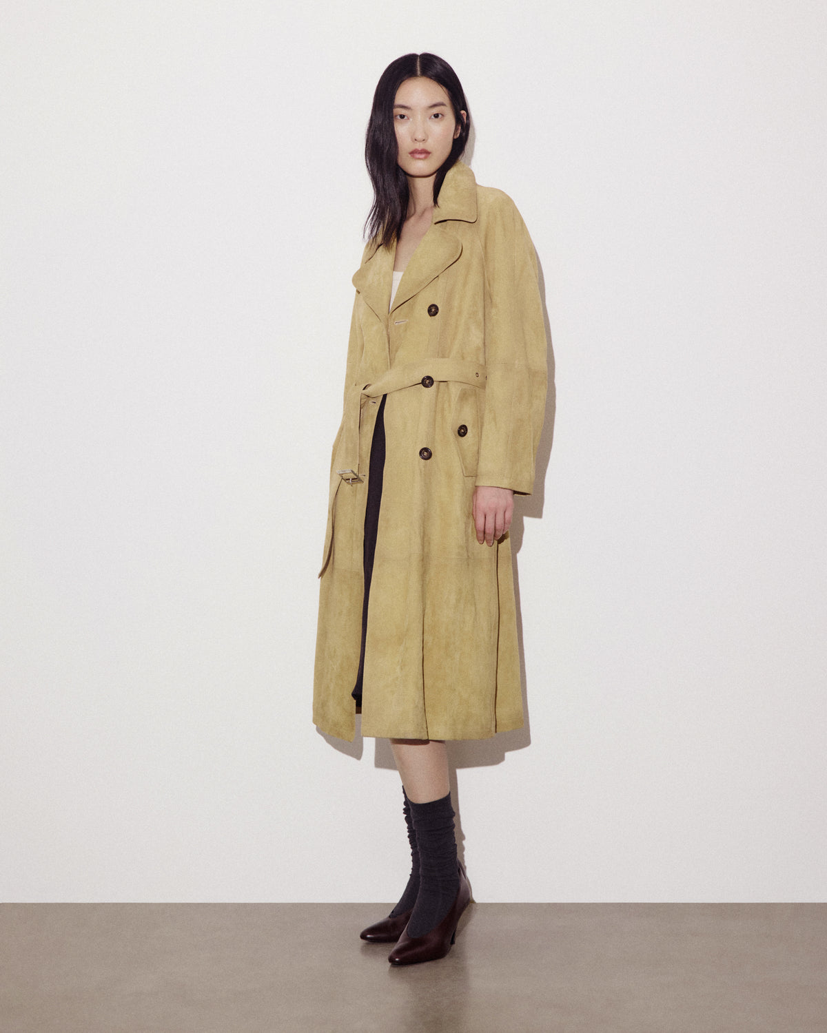 Trench doppio petto con cintura in heavy suede effetto vintage, foderato. Beige - Sand