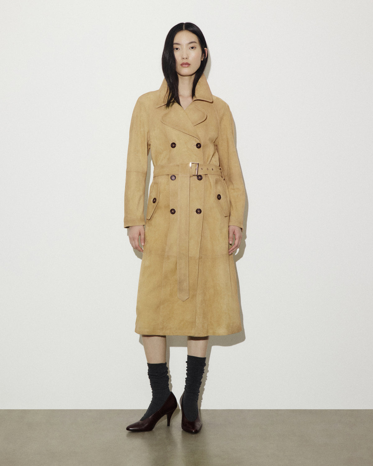 Trench doppio petto con cintura in heavy suede effetto vintage, foderato. Beige - Sand