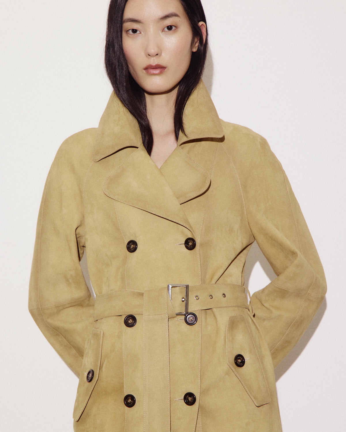 Trench doppio petto con cintura in heavy suede effetto vintage, foderato. Beige - Sand