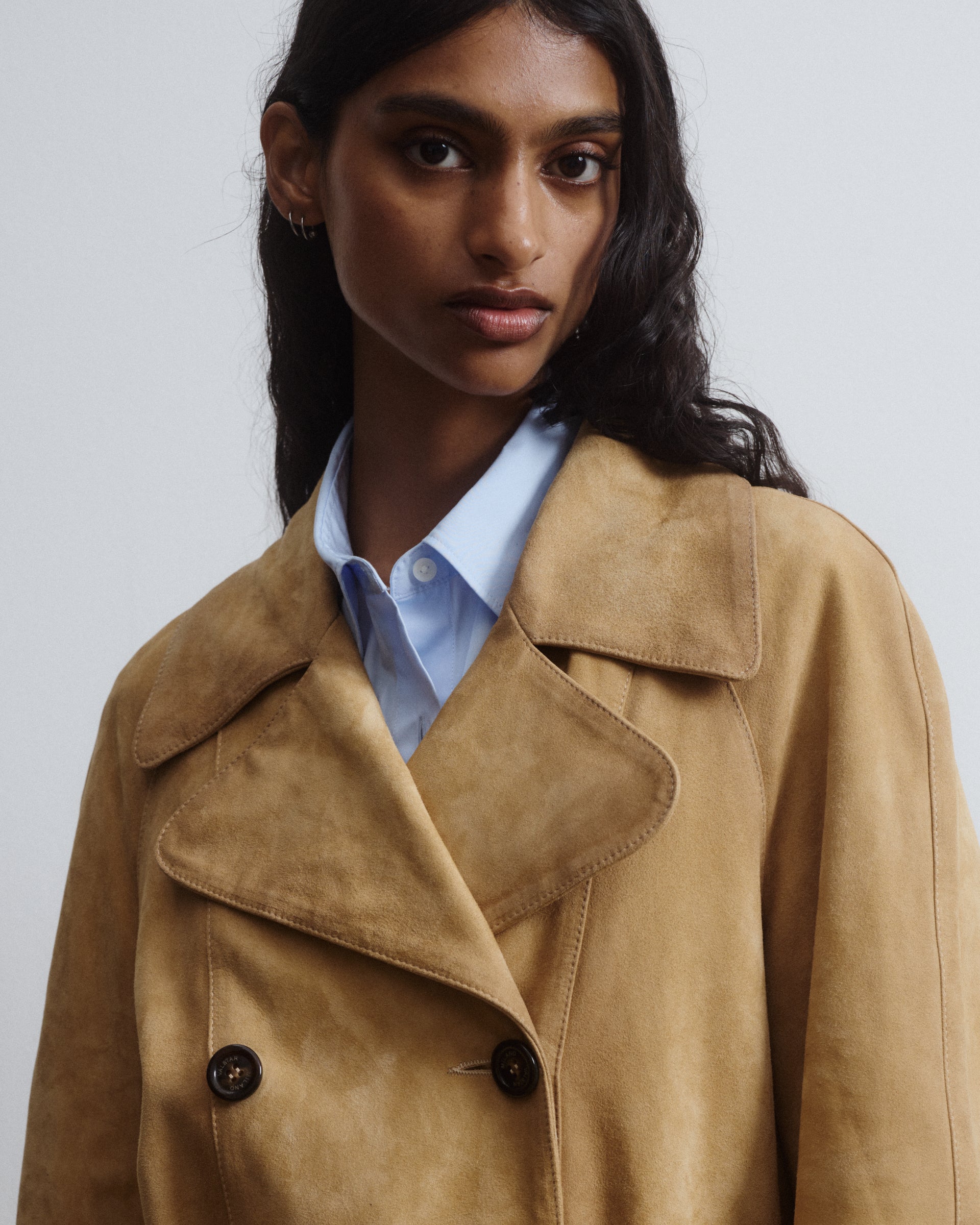 Double-breasted trench coat in vintage heavy suede, lined. Beige - San