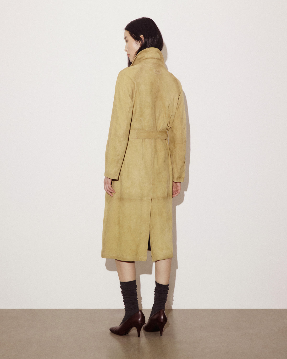 Trench doppio petto con cintura in heavy suede effetto vintage, foderato. Beige - Sand