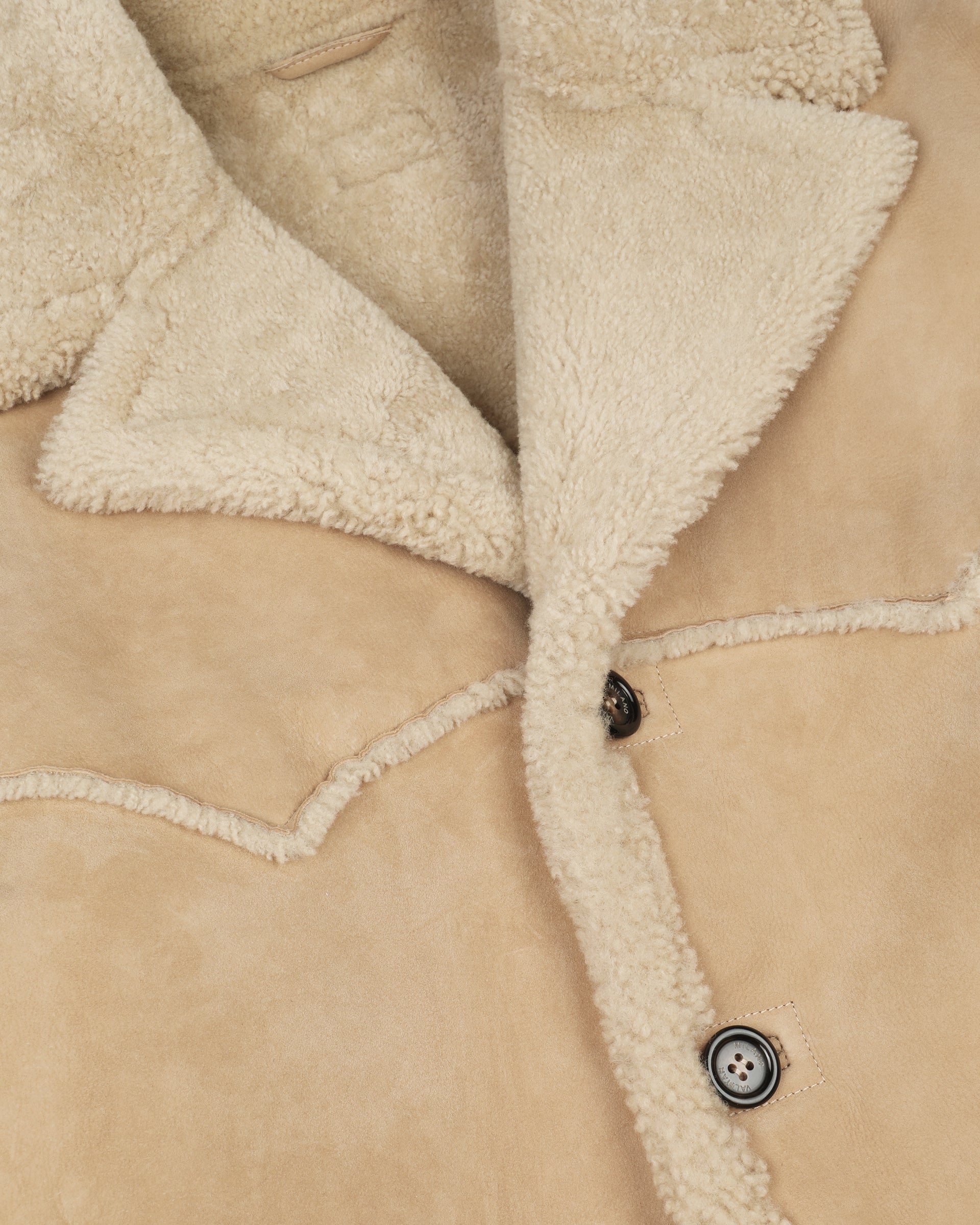 Cappotto oversize in montone suede con ispirazione western. Beige - Sand