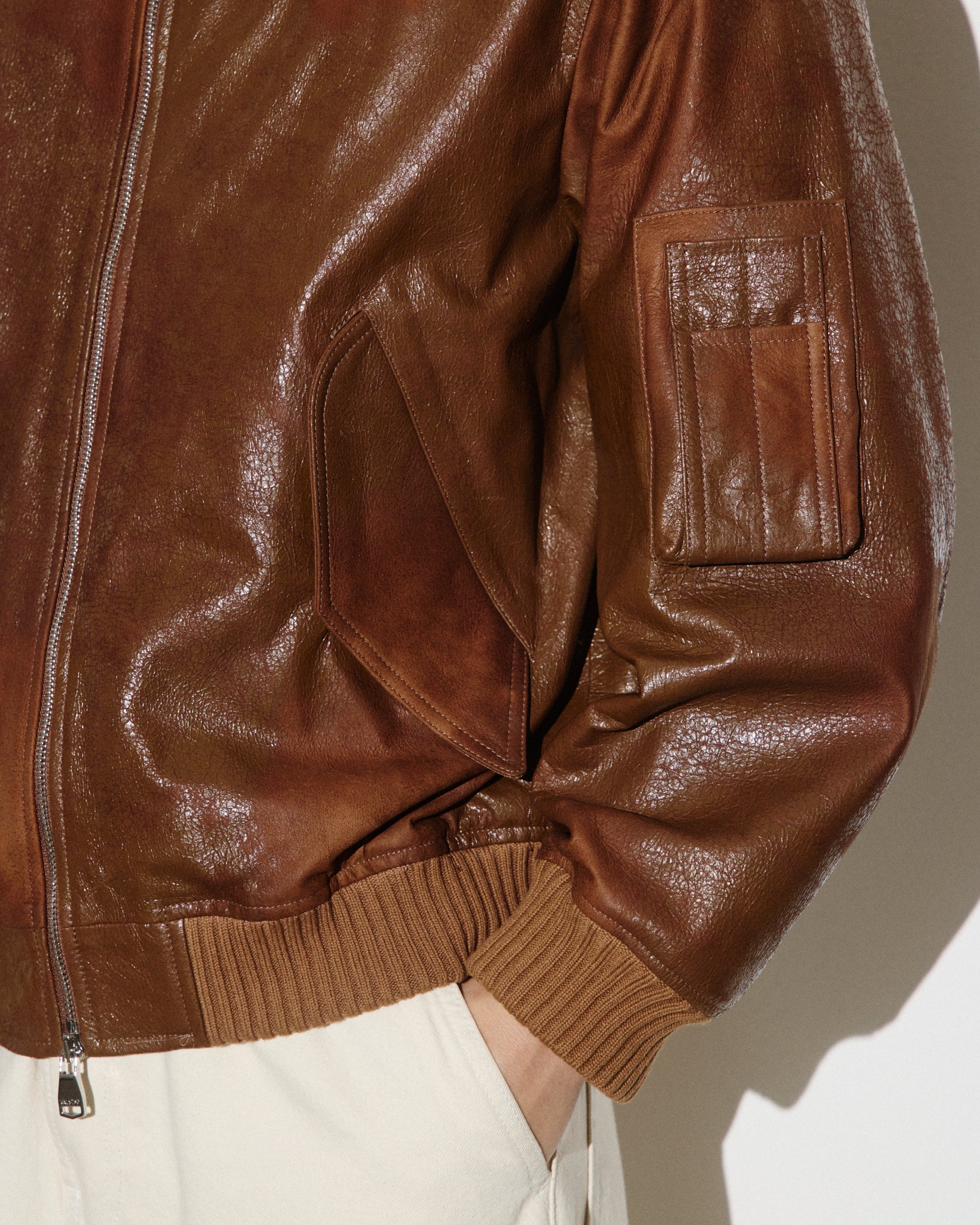 UNISEX- BOMBER CON ZIP IN NAPPA CRACK, BORDI COLLO, FONDO E POLSI IN MAGLIA, FODERATO - Tabacco