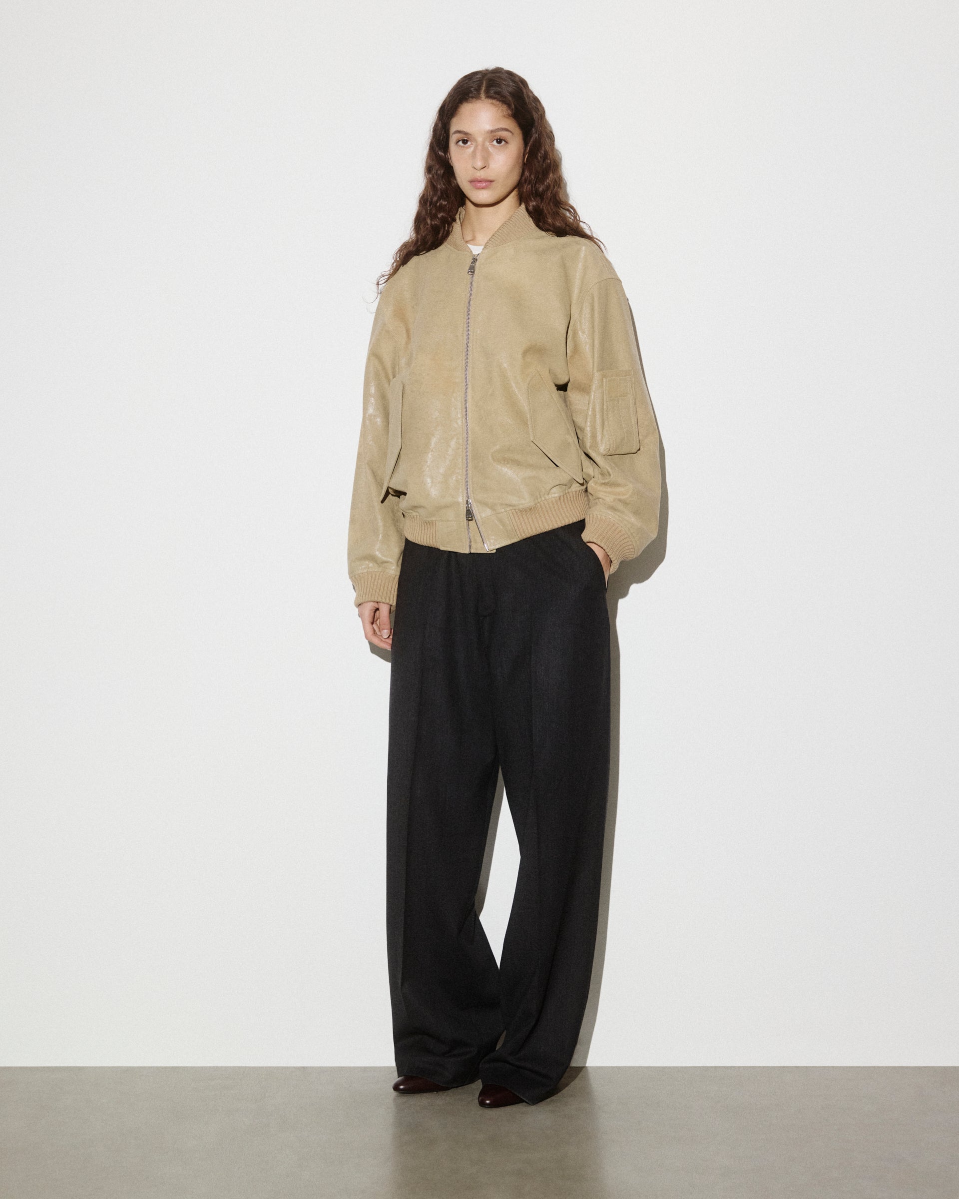 Giubbotto bomber oversize in nappa crackle effetto vintage, foderato. Beige - Sabbia