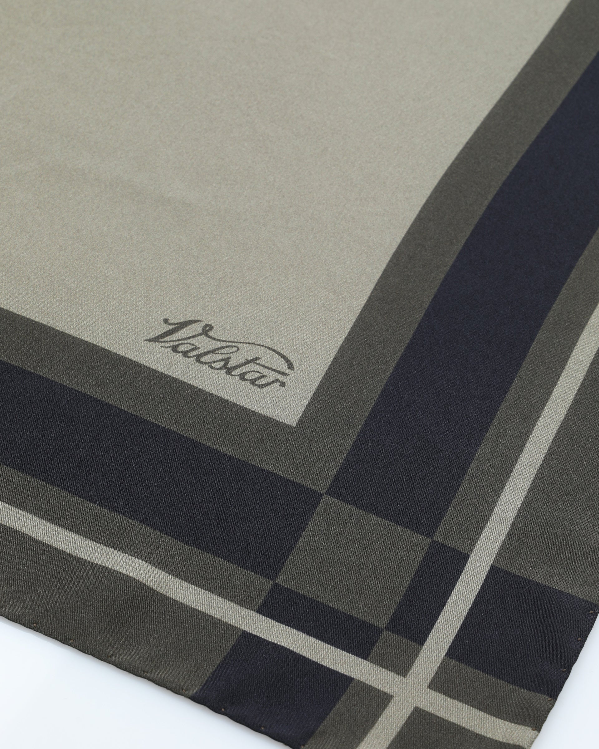 UNISEX-BANDANA STAMPATA FONDO UNITO CON BORDO DISEGNATO IN SETA - Verde militare