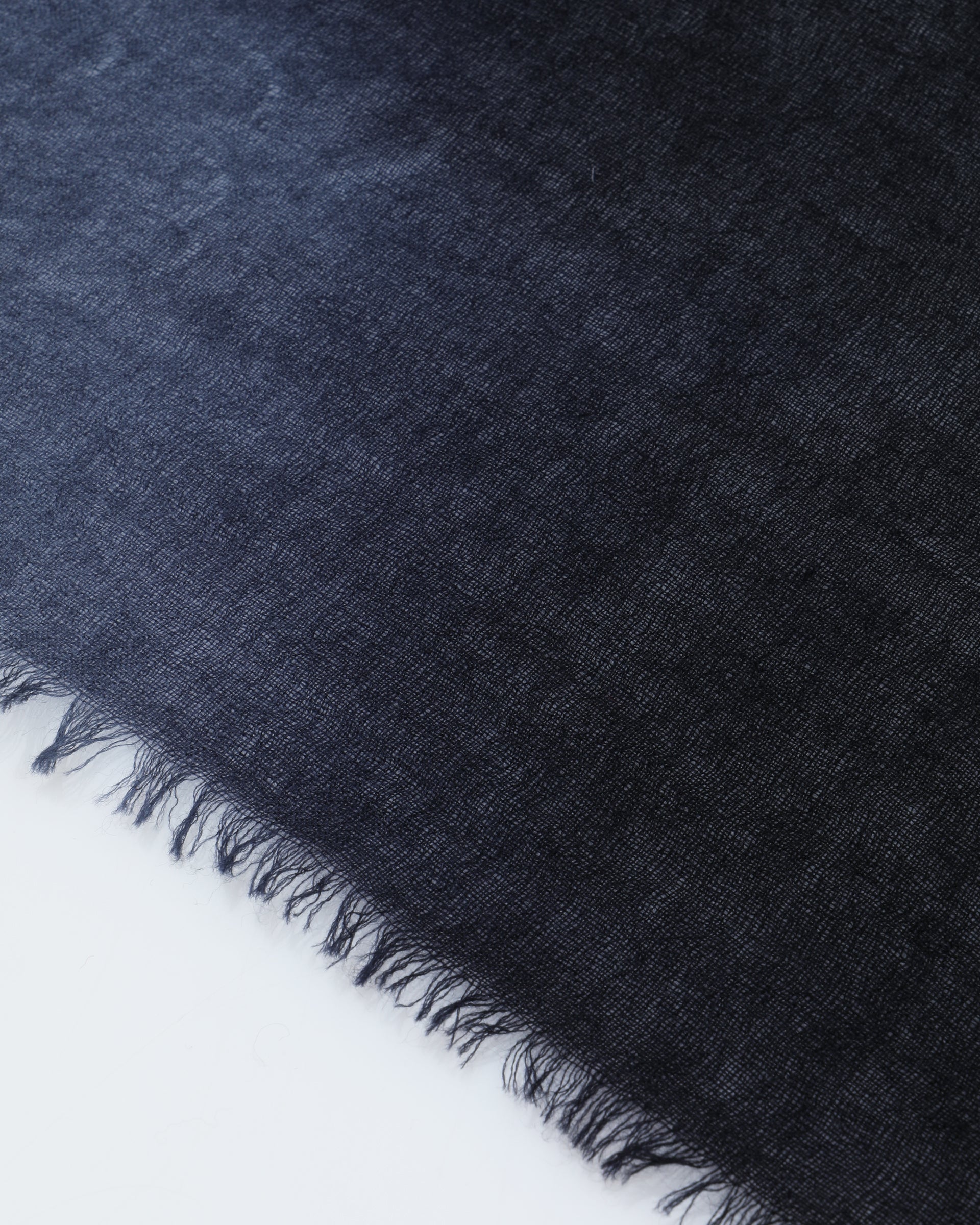 UNISEX-BANDANA TINTA UNITA CON FRANGE IN CASHMERE, TINTURA SFUMATA MANUALE - Navy
