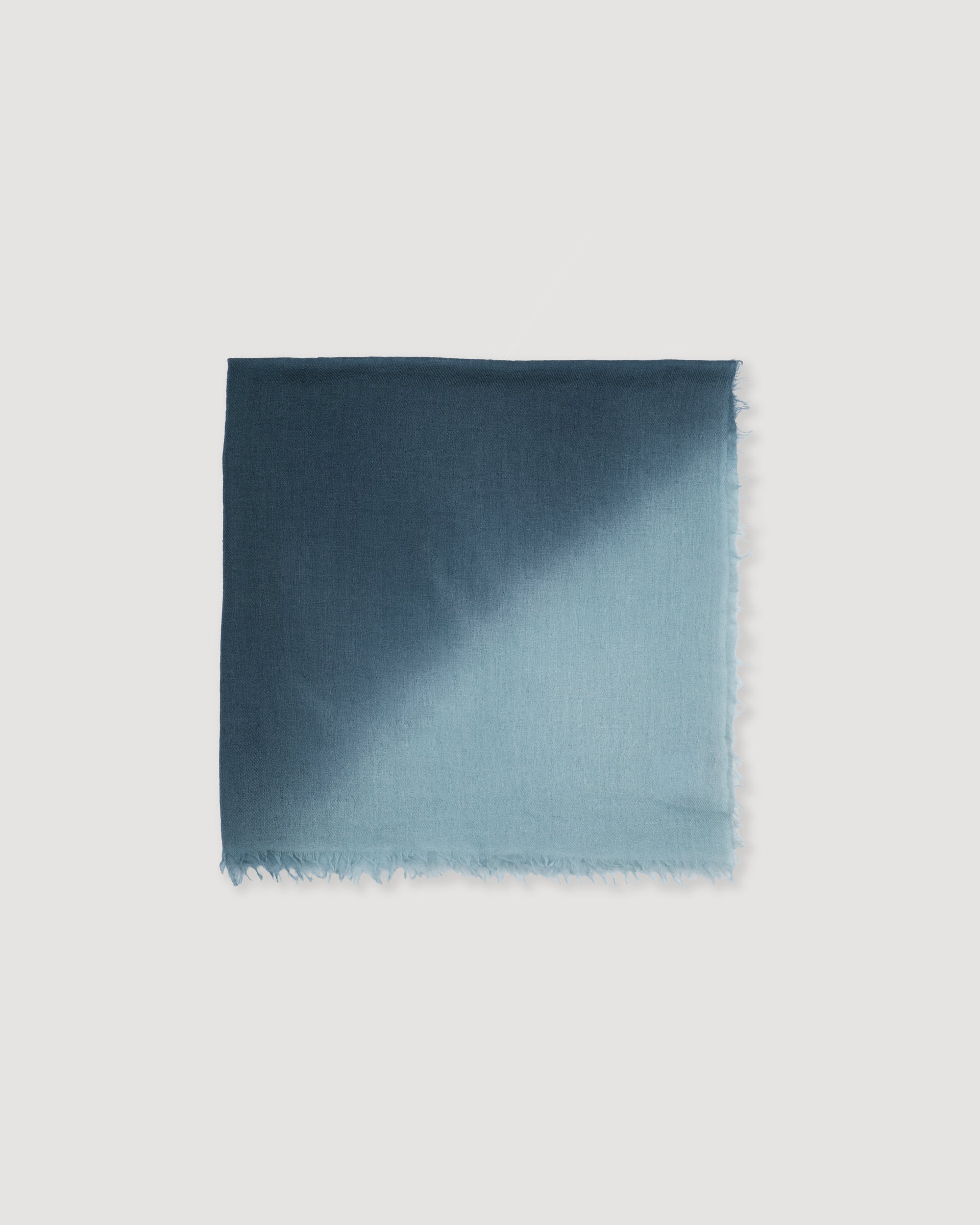 UNISEX-BANDANA TINTA UNITA CON FRANGE IN CASHMERE, TINTURA SFUMATA MANUALE - Carta zucchero