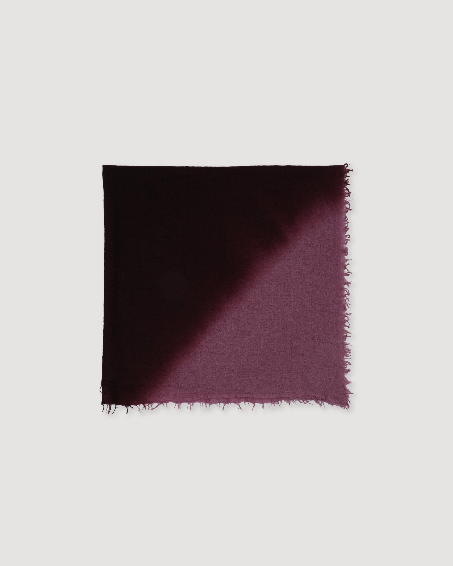 UNISEX-BANDANA TINTA UNITA CON FRANGE IN CASHMERE, TINTURA SFUMATA MANUALE - Bordeaux